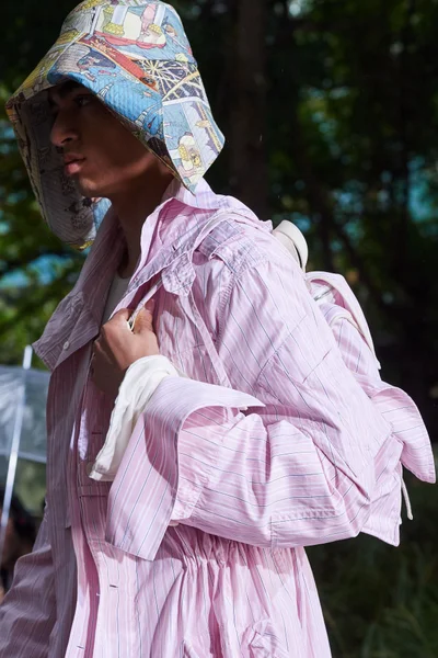 Look 100